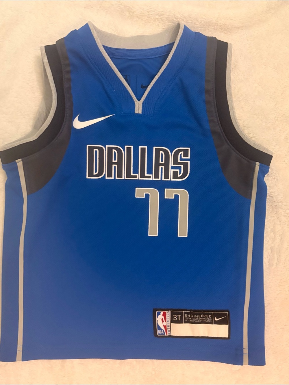 Nike Dallas 77 Doncic Jersey Kids Size 3T